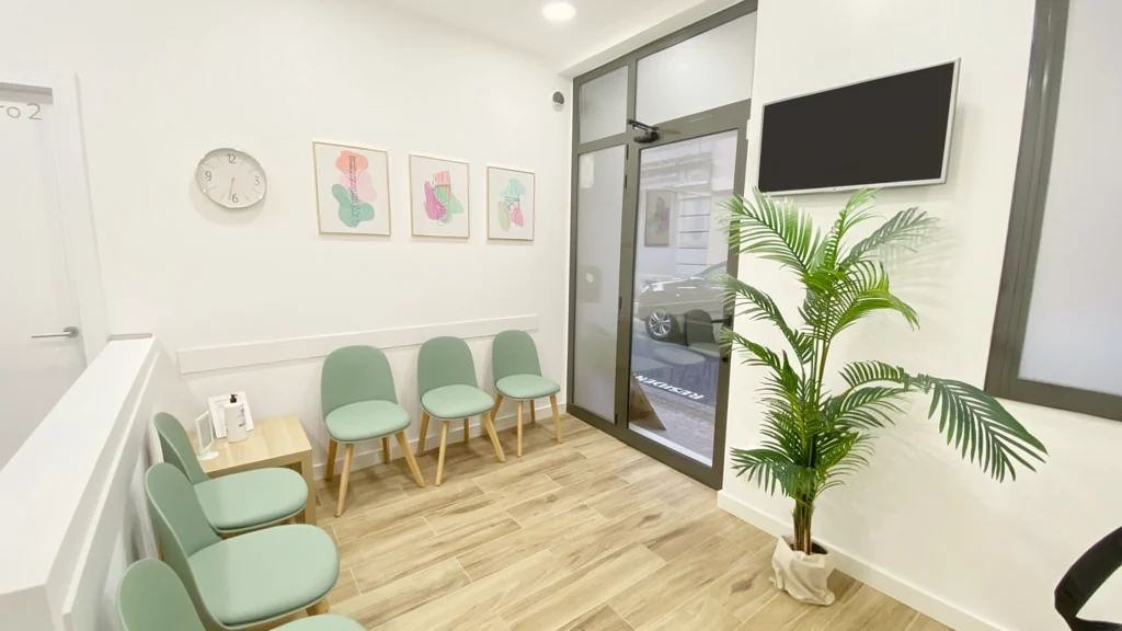Recepción y sala de espera de Clínica del Peu Barceloneta